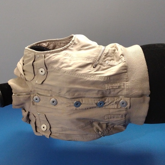 Vest - Picture 9 of 12